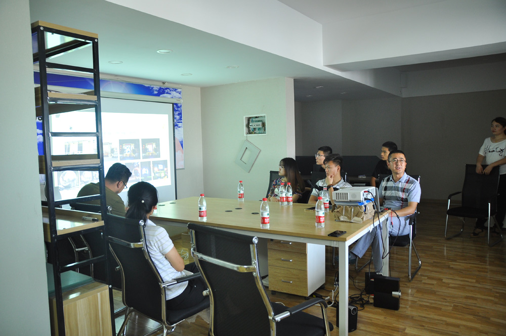 我公司与山东工艺美术学院建筑与景观设计专业的同学们共同交流互动(图1) 我公司与山东工艺美术学院建筑与景观设计专业的同学们共同交流互动(图1)