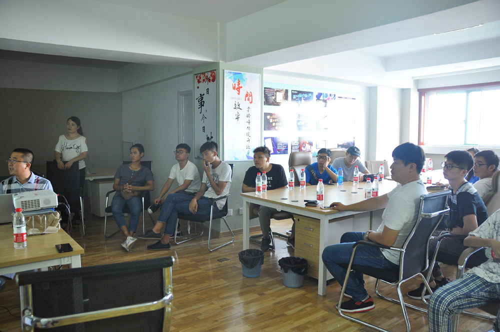 我公司与山东工艺美术学院建筑与景观设计专业的同学们共同交流互动(图2) 我公司与山东工艺美术学院建筑与景观设计专业的同学们共同交流互动(图2)